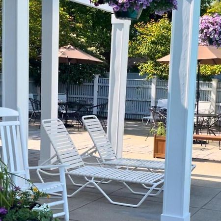 Luxury Villa- 3 Mins To Mohegan- Fully Stocked With Fireplace- Jacuzzi, Saltwater Pools, Sauna Norwich Exterior photo