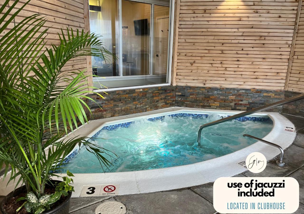 Luxury Villa- 3 Mins To Mohegan- Fully Stocked With Fireplace- Jacuzzi, Saltwater Pools, Sauna Norwich Exterior photo