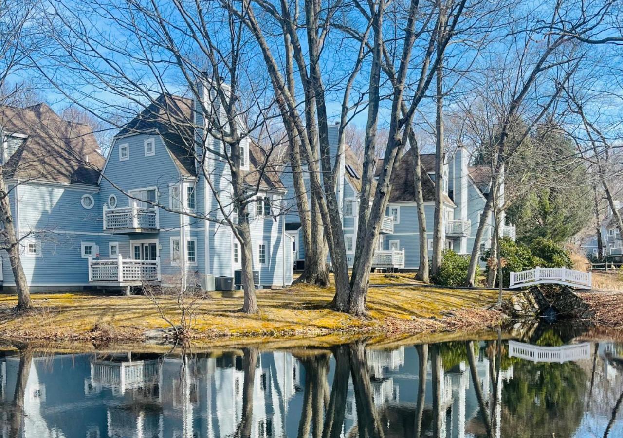 Luxury Villa- 3 Mins To Mohegan- Fully Stocked With Fireplace- Jacuzzi, Saltwater Pools, Sauna Norwich Exterior photo