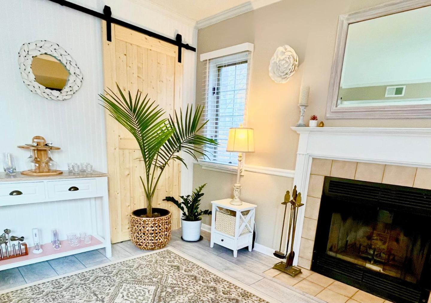 Luxury Villa- 3 Mins To Mohegan- Fully Stocked With Fireplace- Jacuzzi, Saltwater Pools, Sauna Norwich Exterior photo